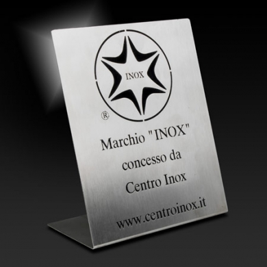 Tecniplast receives the Stainless Steel Plate from Centro INOX, a member of Euro INOX and of ISSF (International Stainless Steel Forum)